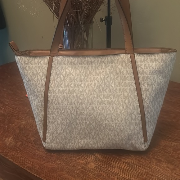 Michael Michael Kors Whitney Small Logo Tote in Vanilla - Picture 5 of 15